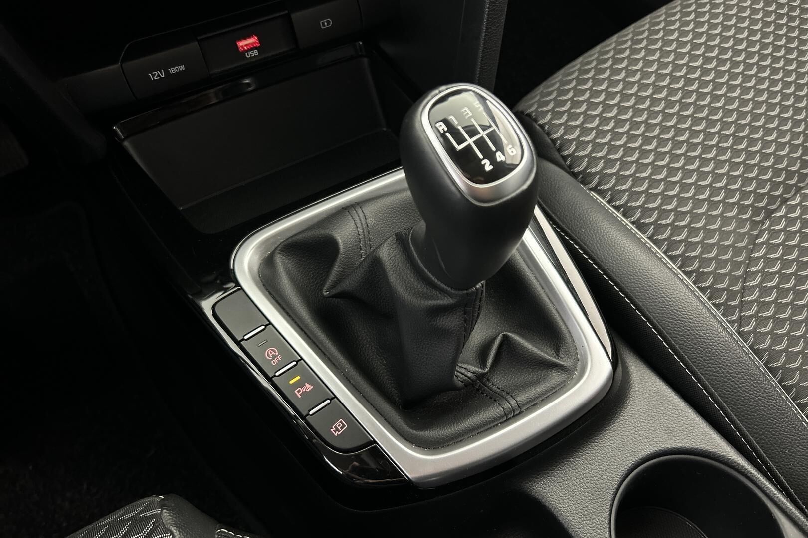 Kia Ceed iso kuva 25