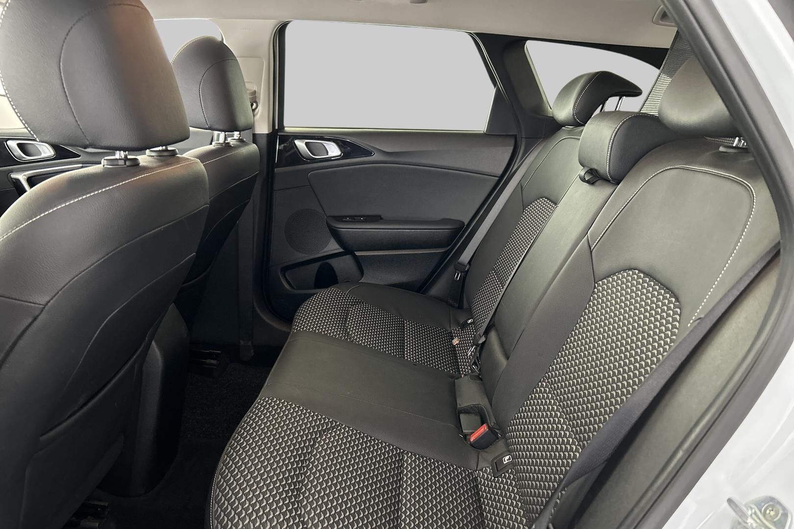 Kia Ceed iso kuva 9