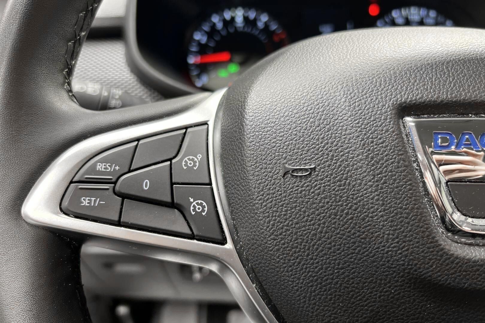 Dacia Sandero iso kuva 11