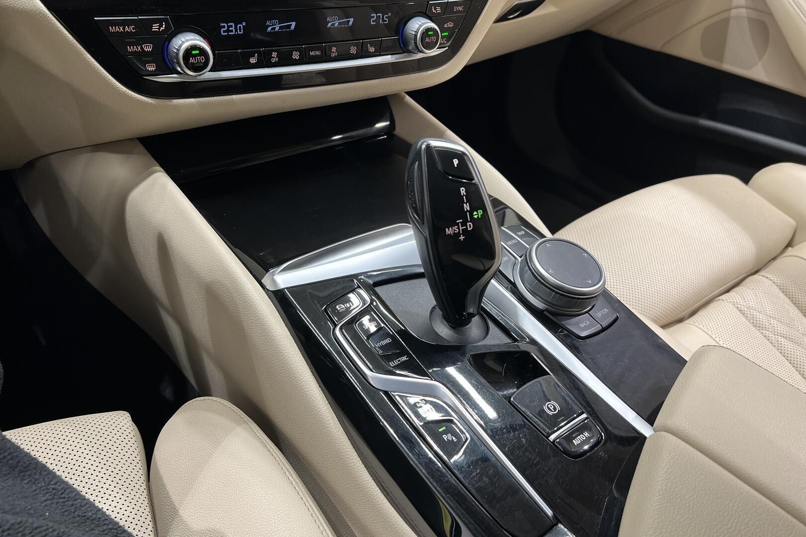 BMW 5-SARJA iso kuva 23