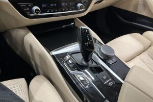 BMW 5-SARJA esikatselu 23