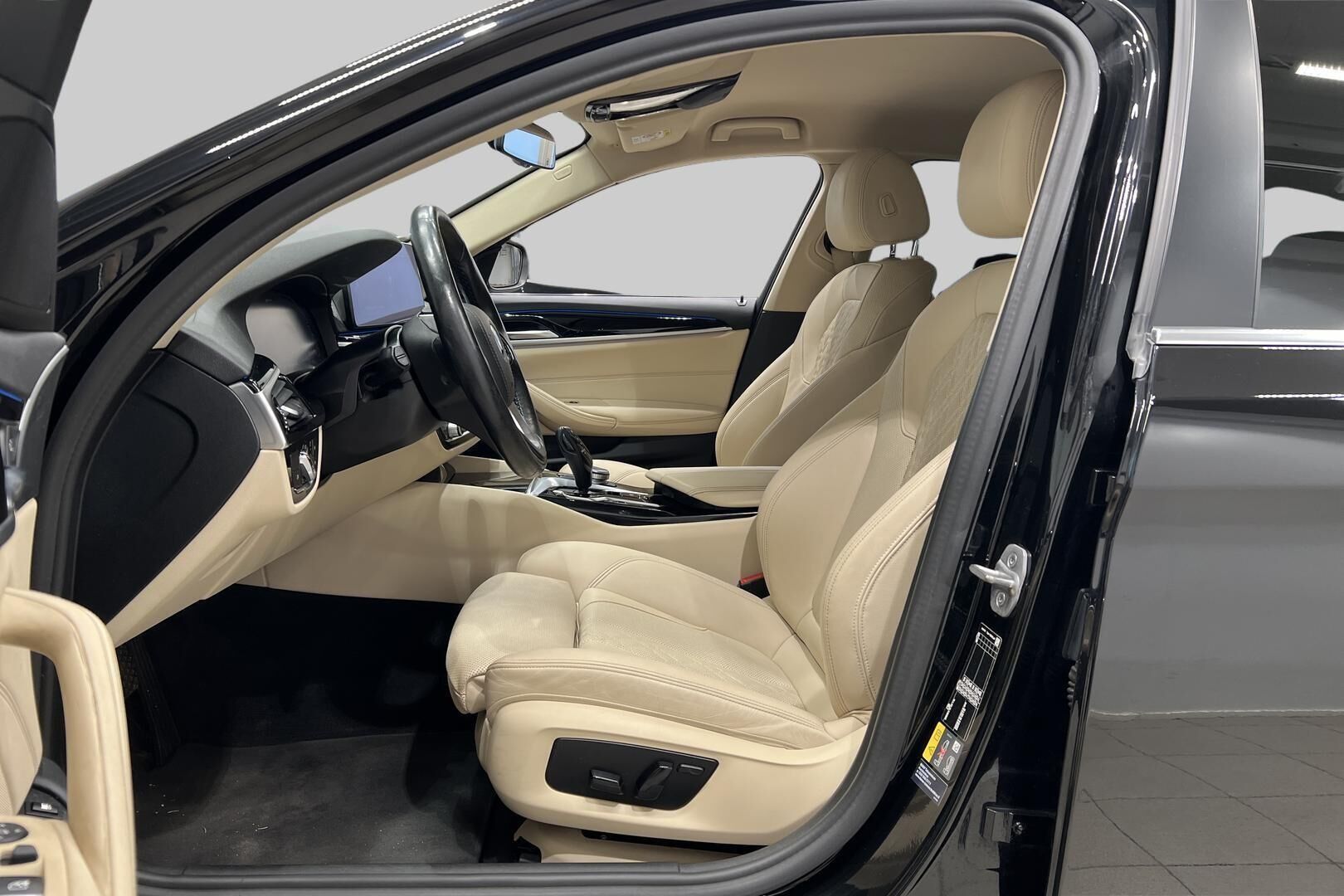 BMW 5-SARJA iso kuva 9
