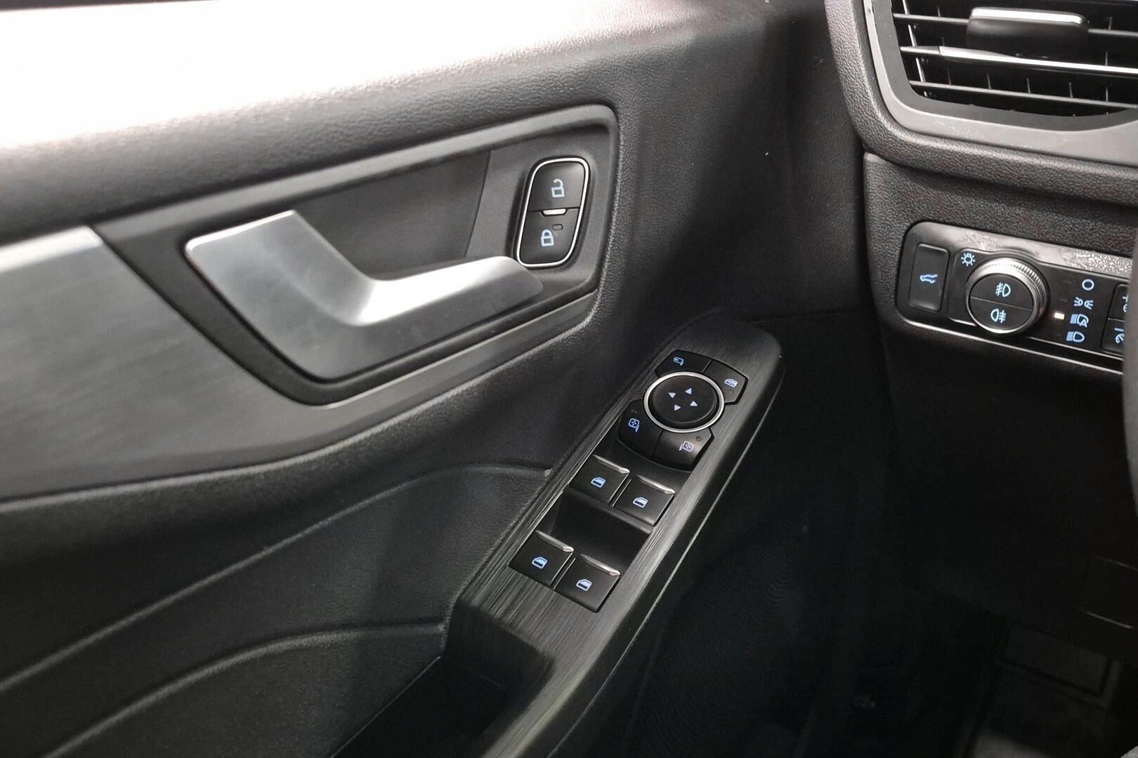 Ford Kuga iso kuva 21