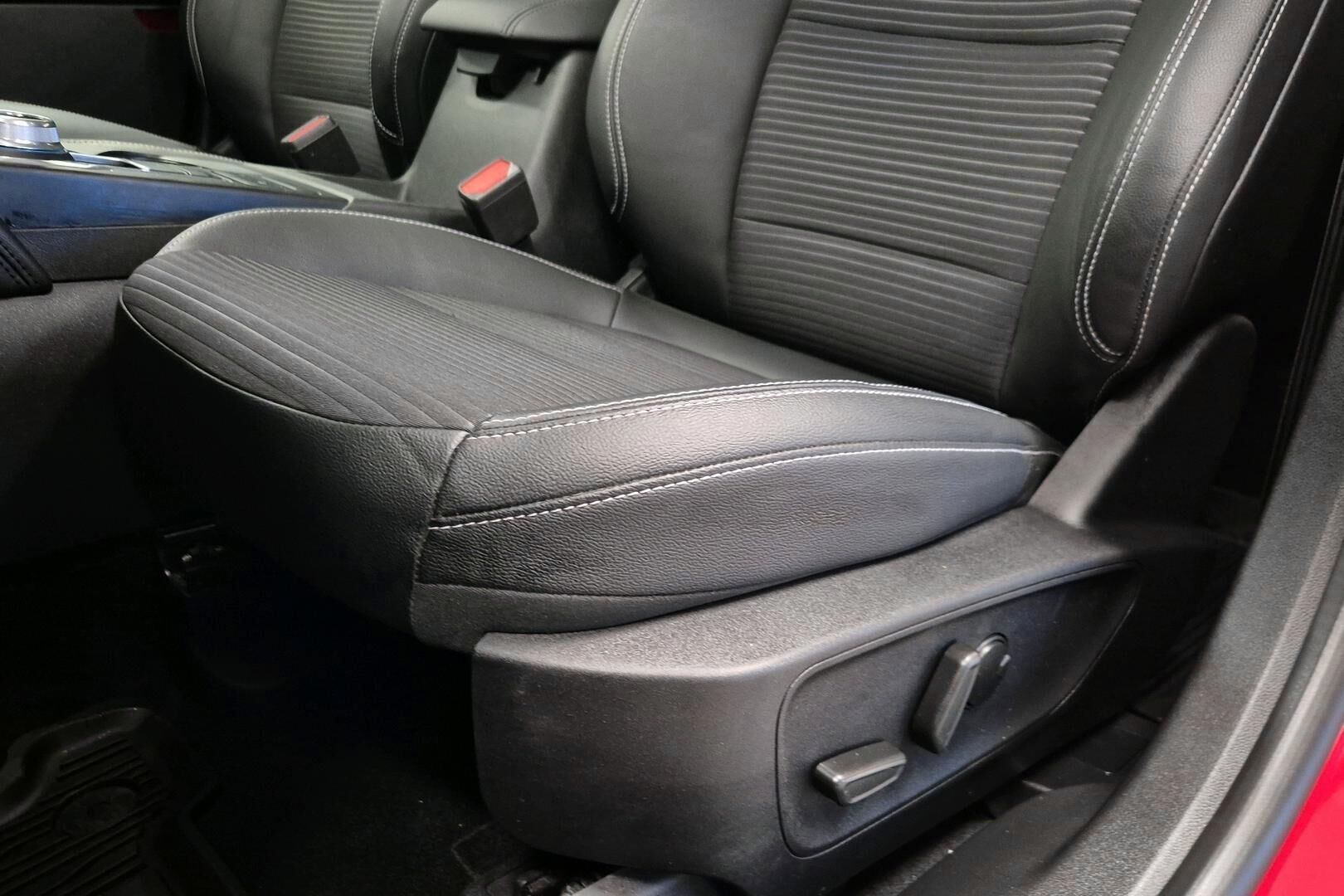 Ford Kuga iso kuva 23