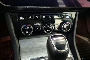 Skoda Superb esikatselu 16