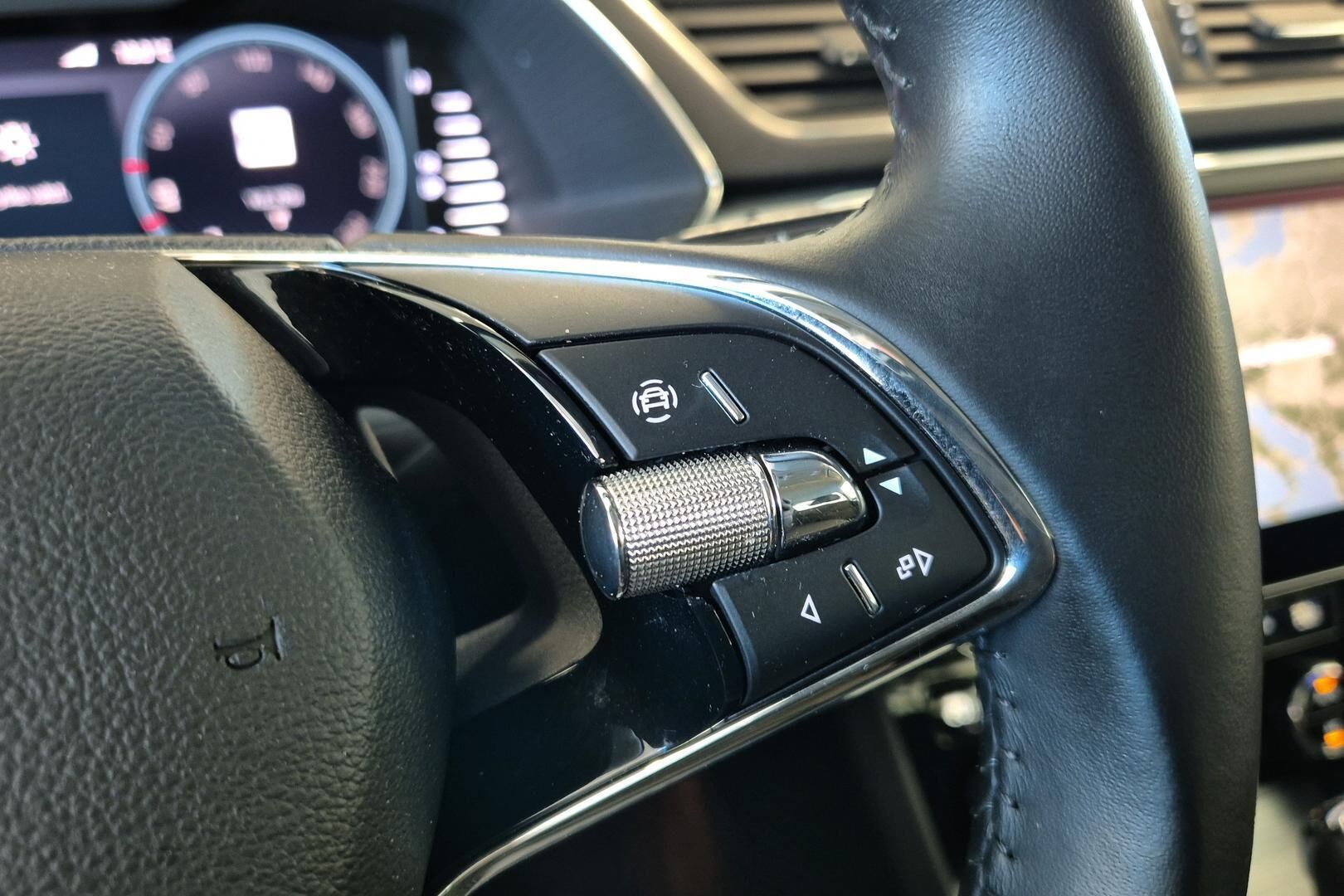 Skoda Superb iso kuva 18