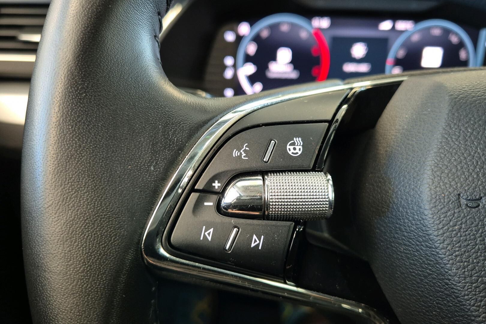 Skoda Superb iso kuva 19