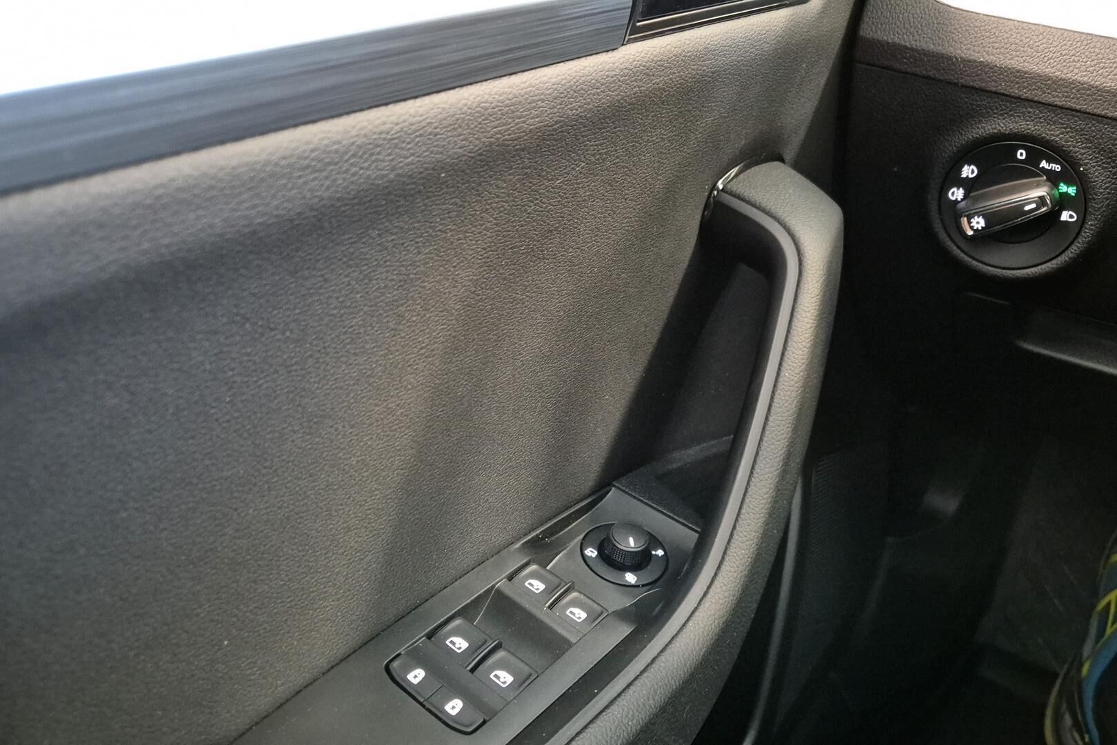 Skoda Superb iso kuva 20