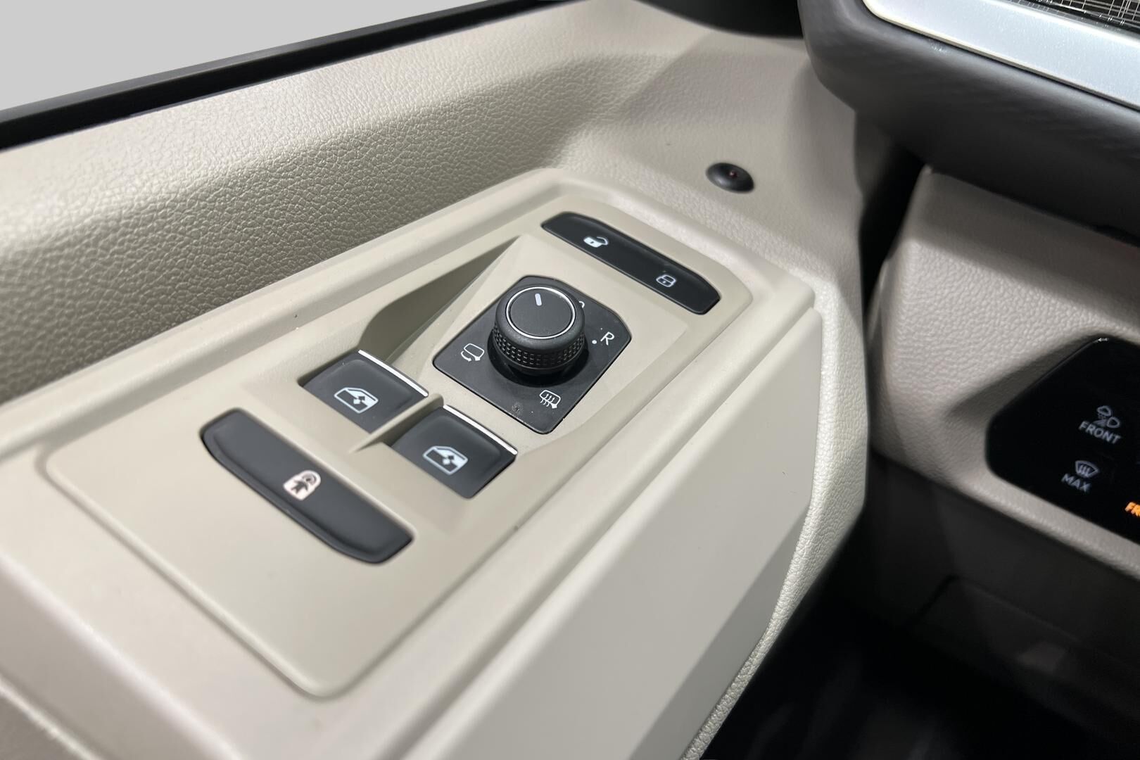 Volkswagen Multivan iso kuva 29