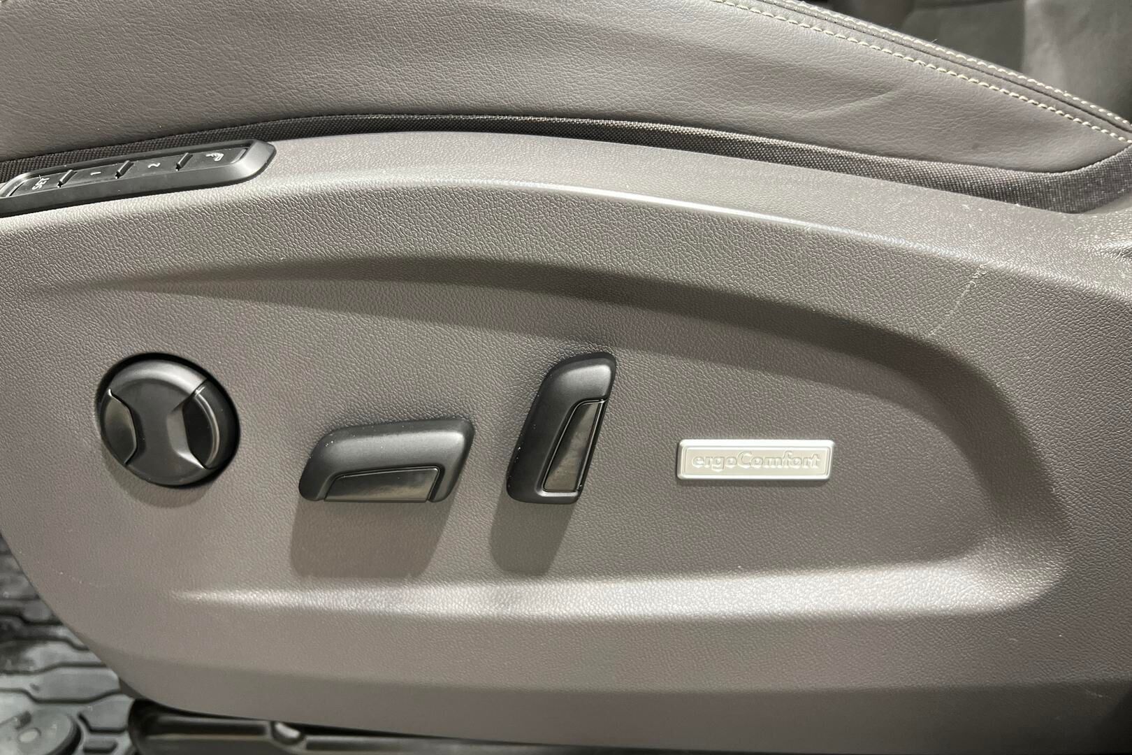 Volkswagen Multivan iso kuva 32