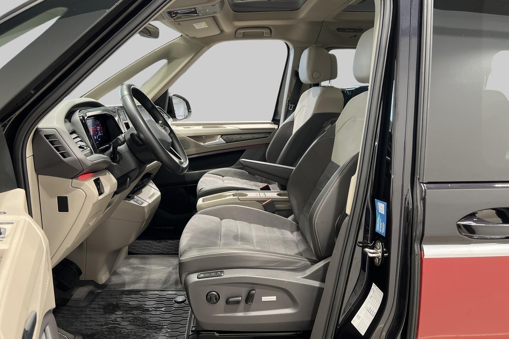Volkswagen Multivan iso kuva 9