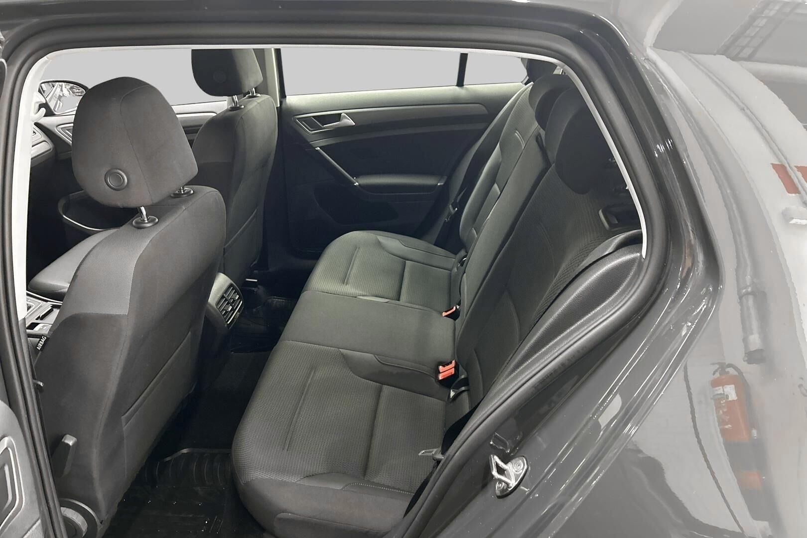 Volkswagen Golf iso kuva 14