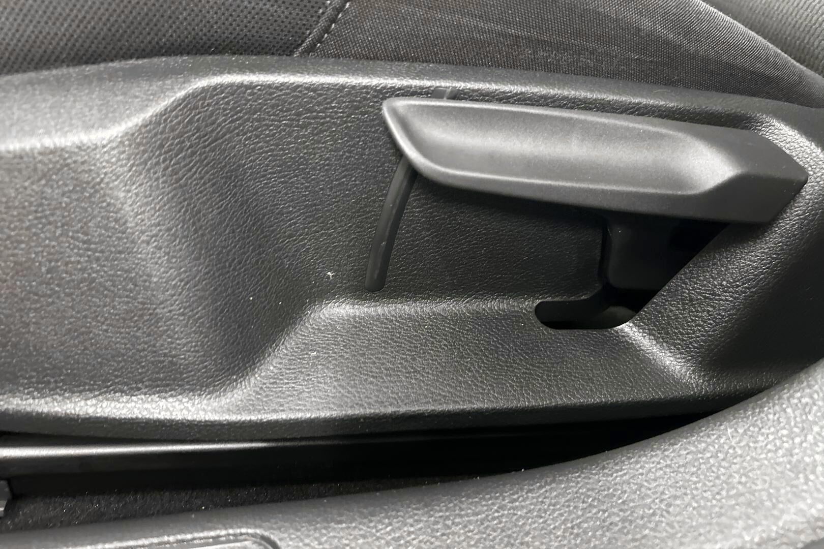 Volkswagen Golf iso kuva 21