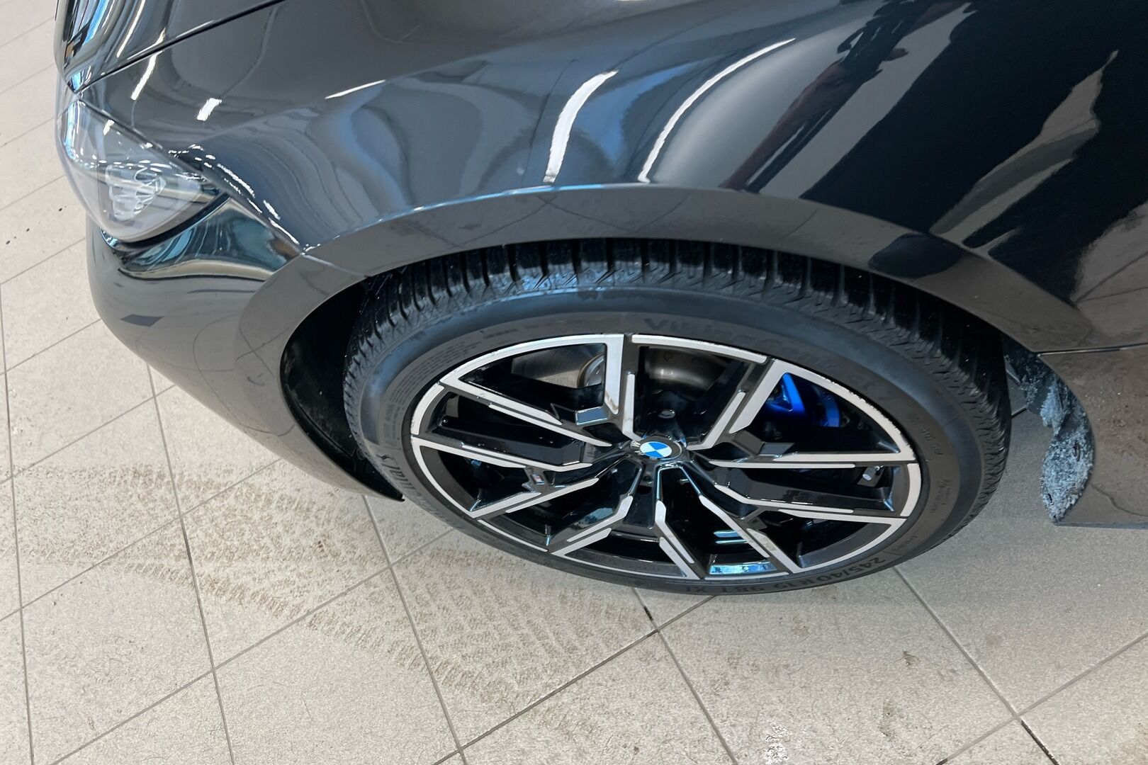 BMW I4 M50 iso kuva 9