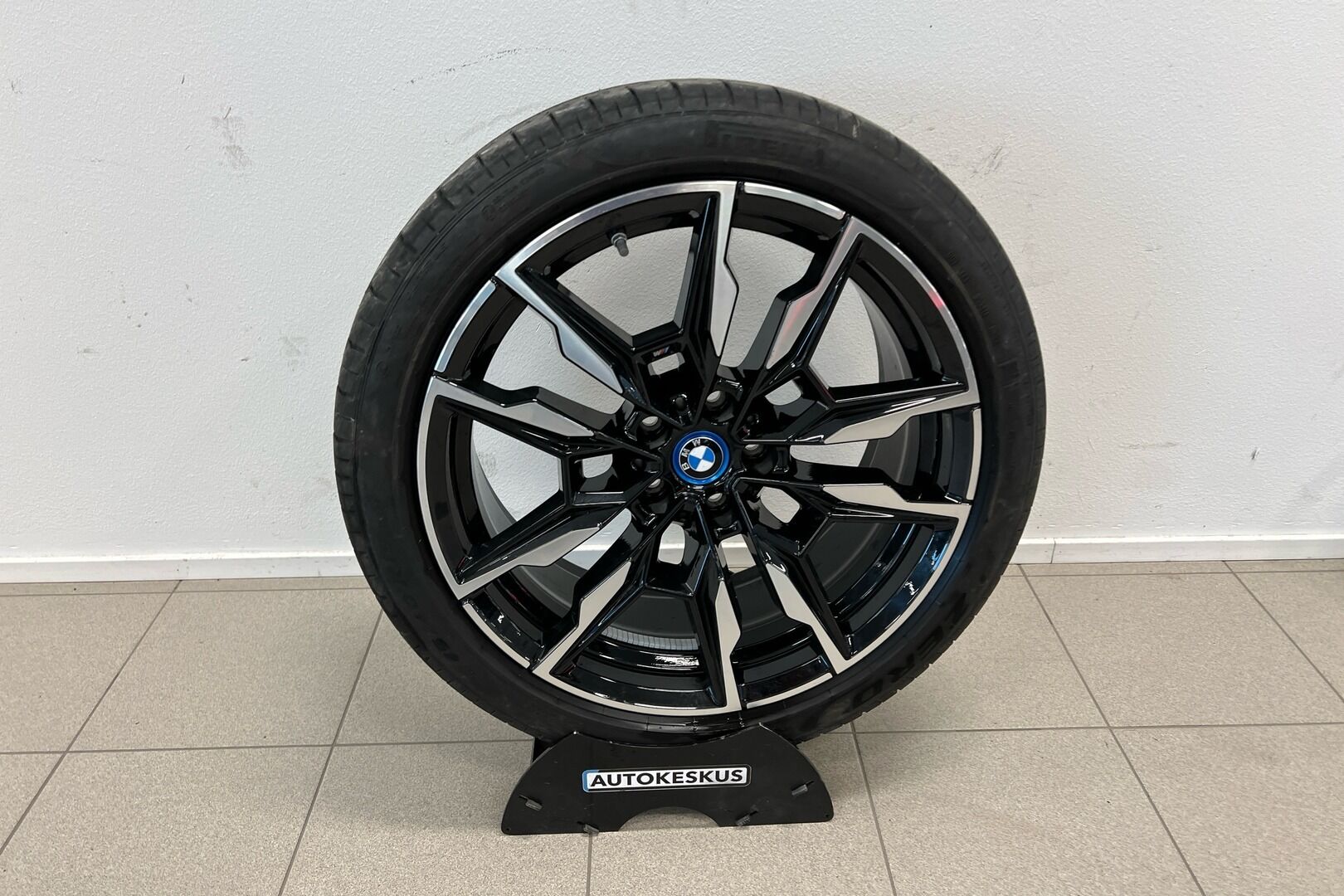 BMW I4 M50 iso kuva 12