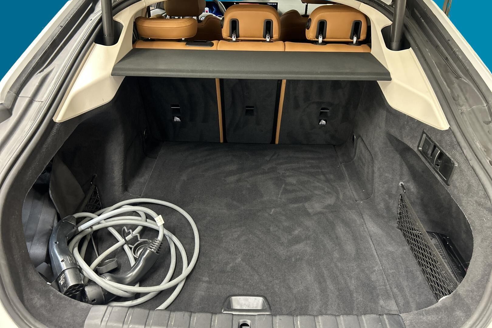 BMW i4 iso kuva 12