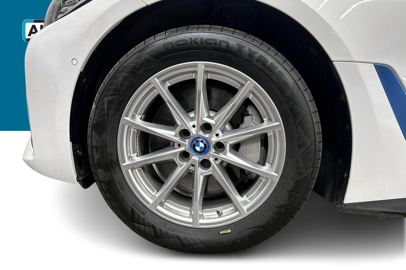 BMW i4 iso kuva 13