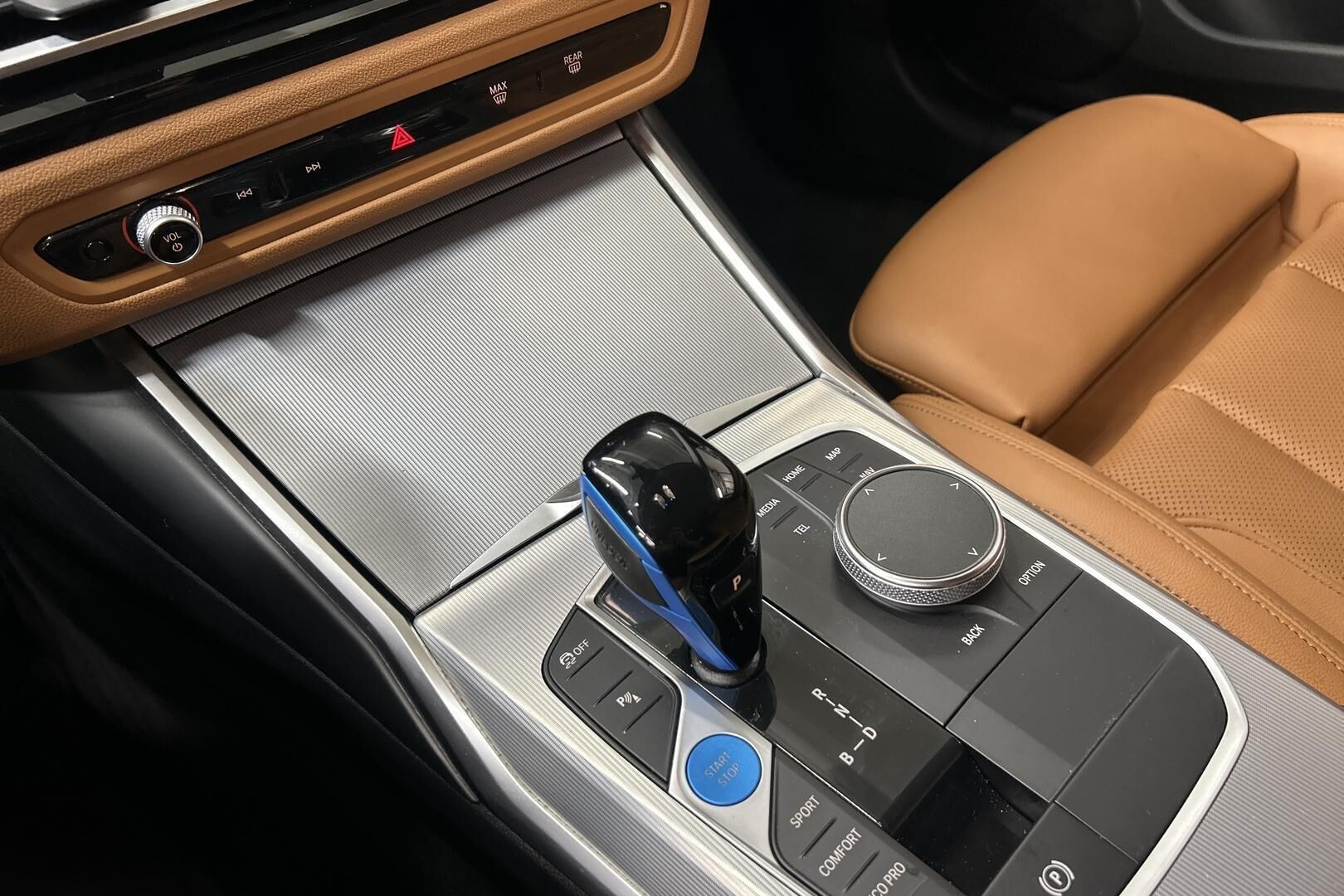 BMW i4 iso kuva 16