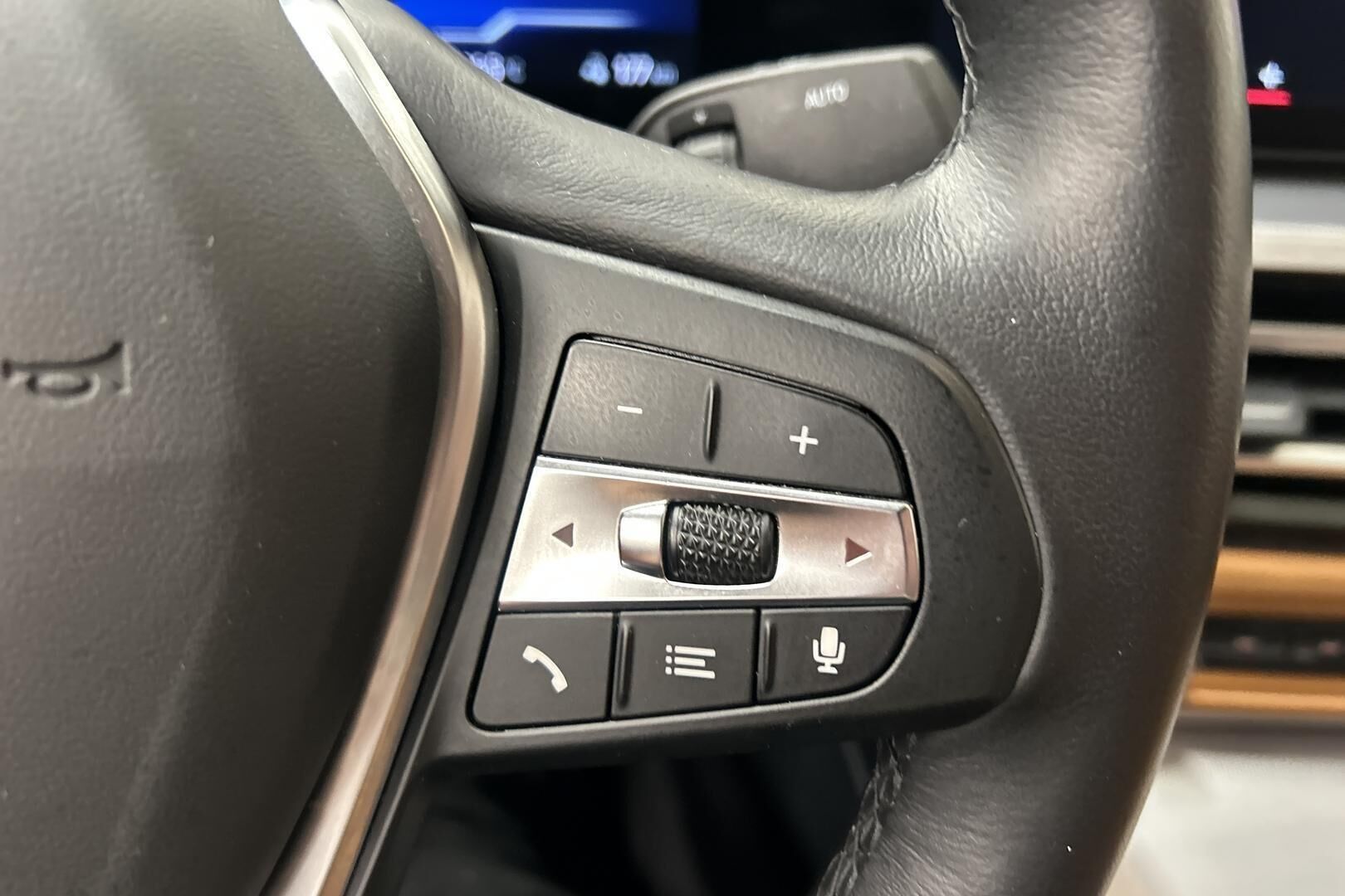 BMW i4 iso kuva 17