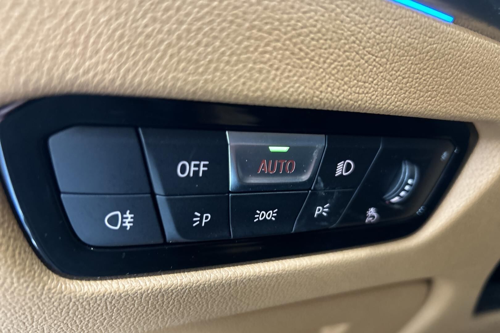 BMW i4 iso kuva 20