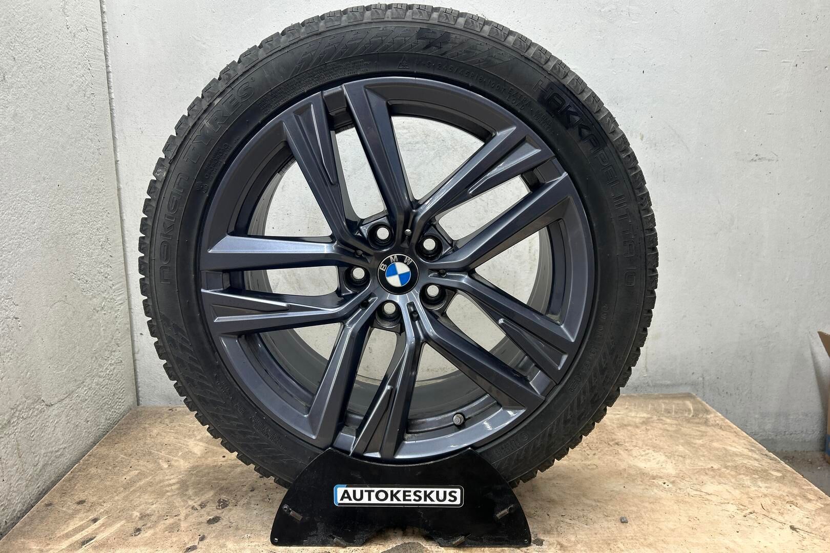 BMW i4 iso kuva 22