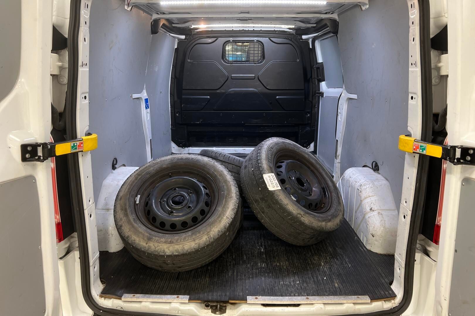 Ford Transit Custom iso kuva 8