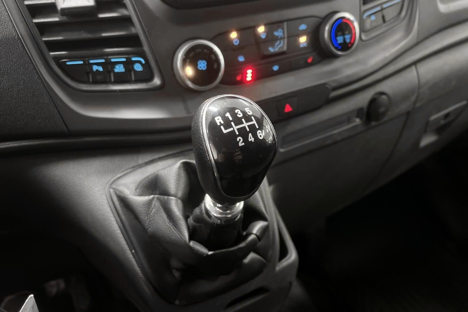 Ford Transit Custom iso kuva 18