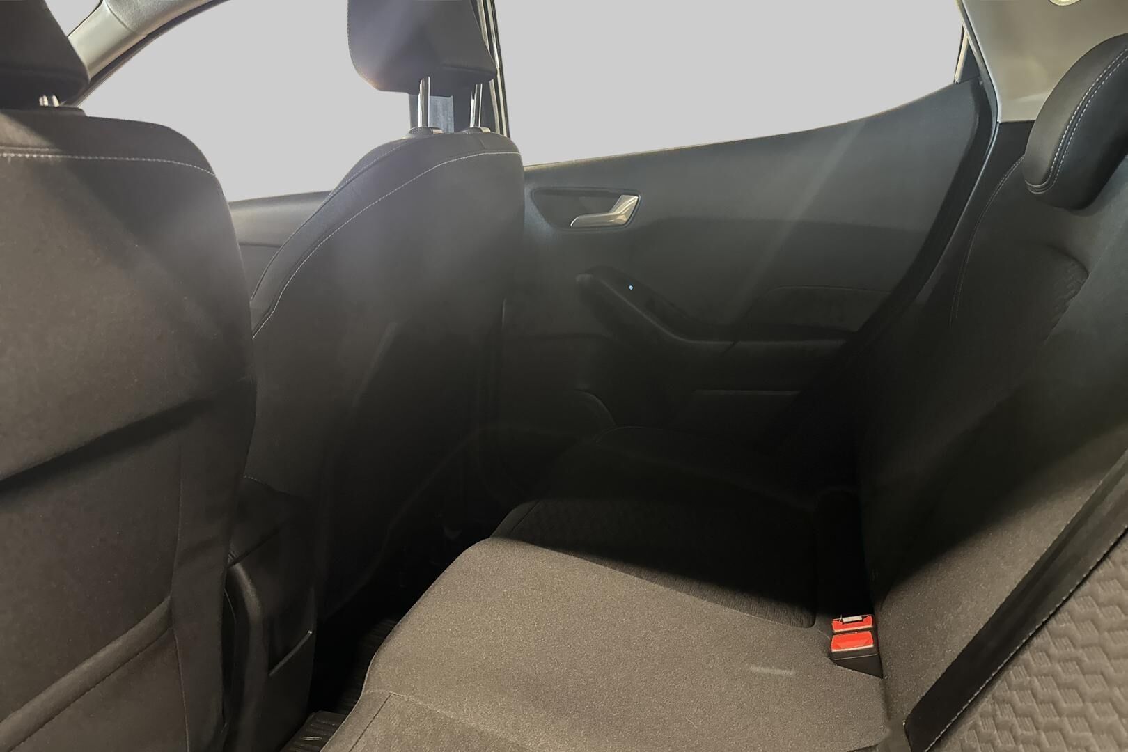 Ford Fiesta iso kuva 14