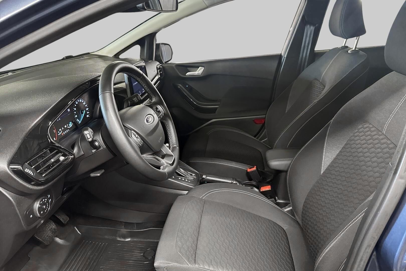Ford Fiesta iso kuva 8