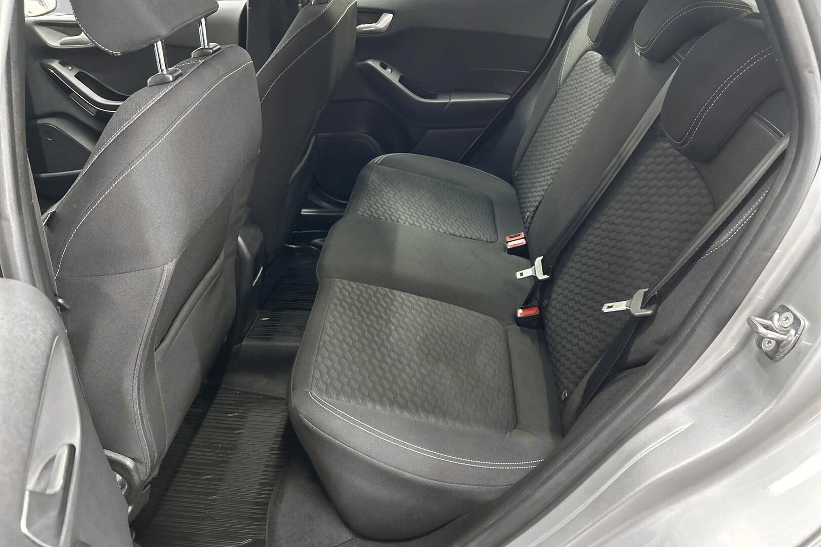 Ford Fiesta iso kuva 10