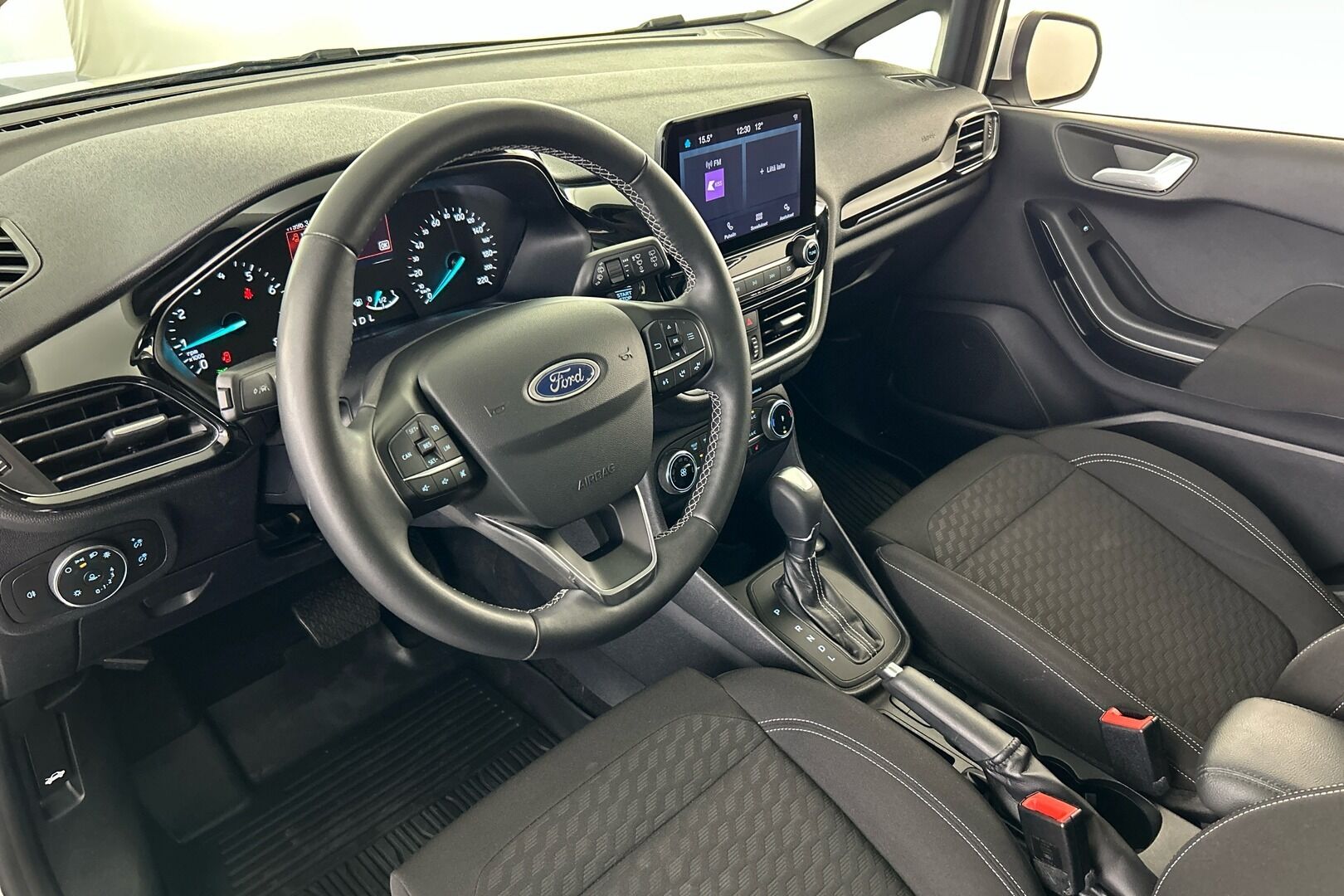Ford Fiesta iso kuva 12