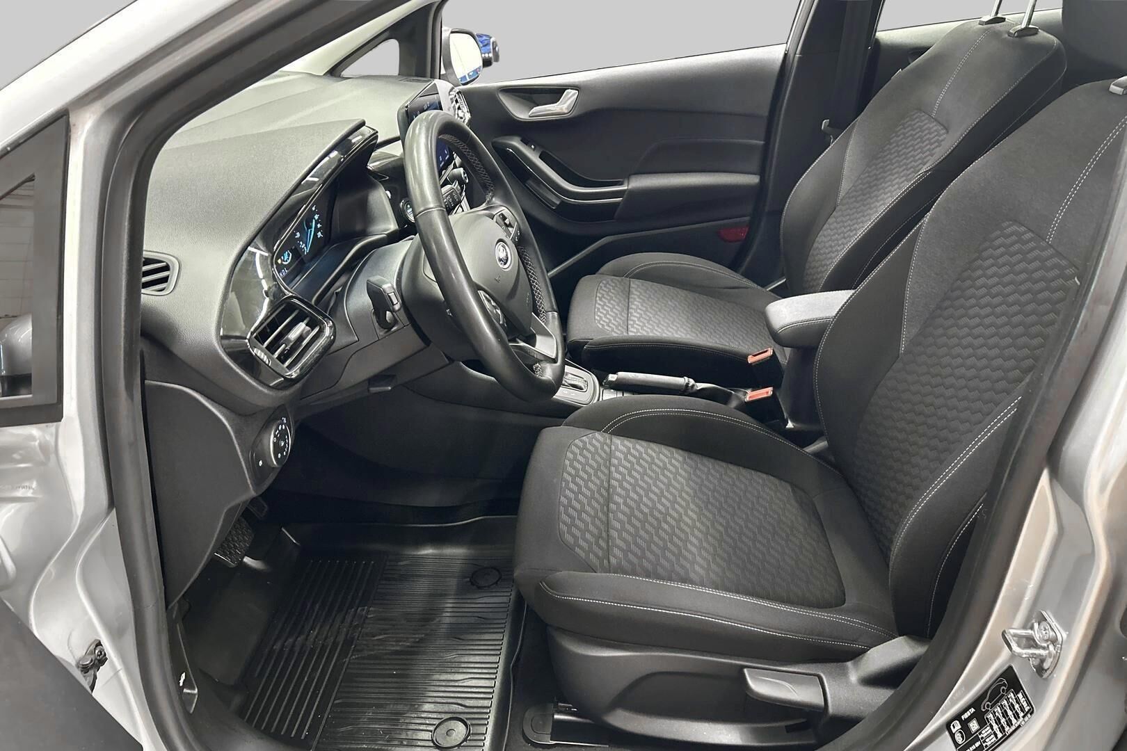 Ford Fiesta iso kuva 9