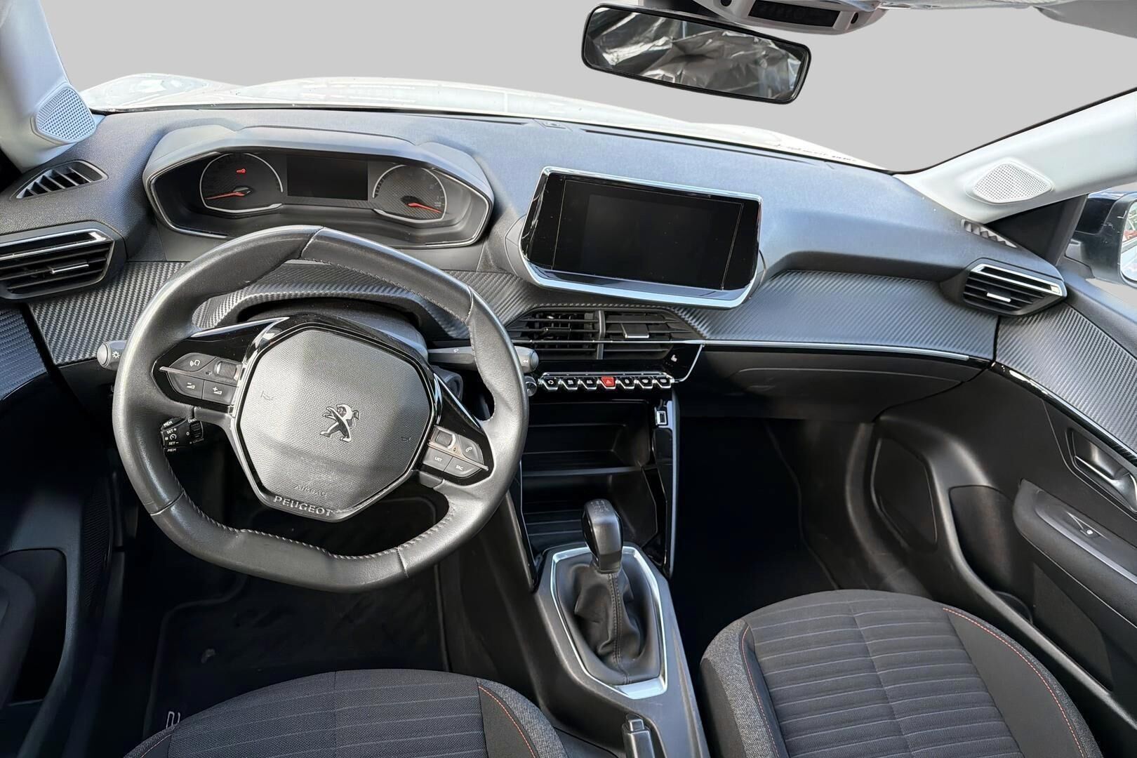 Peugeot 208 iso kuva 2