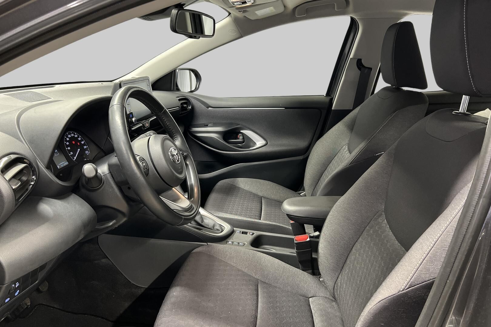 Toyota Yaris iso kuva 8