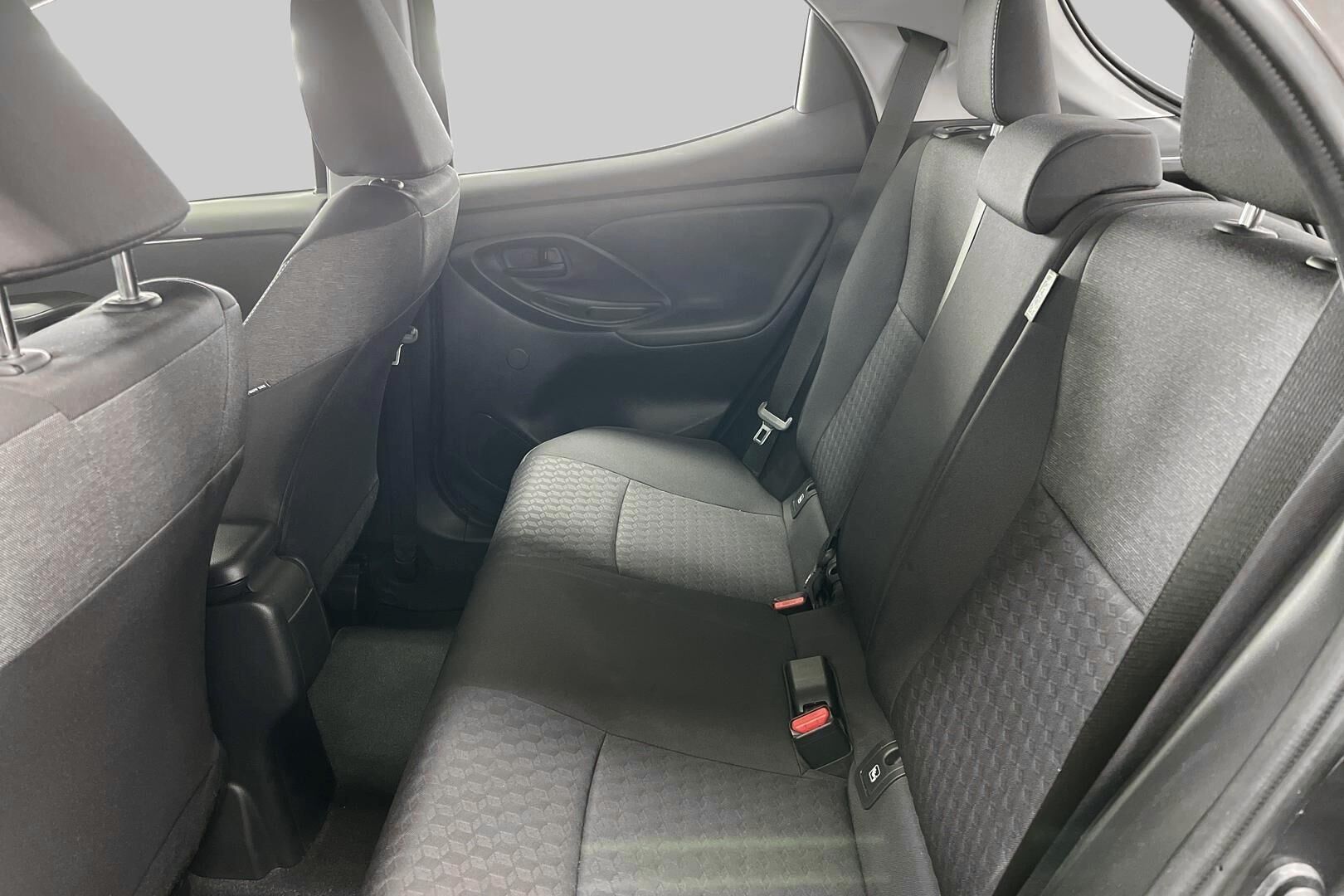 Toyota Yaris iso kuva 9