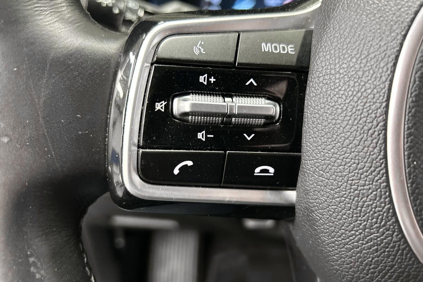 Kia Sorento iso kuva 14