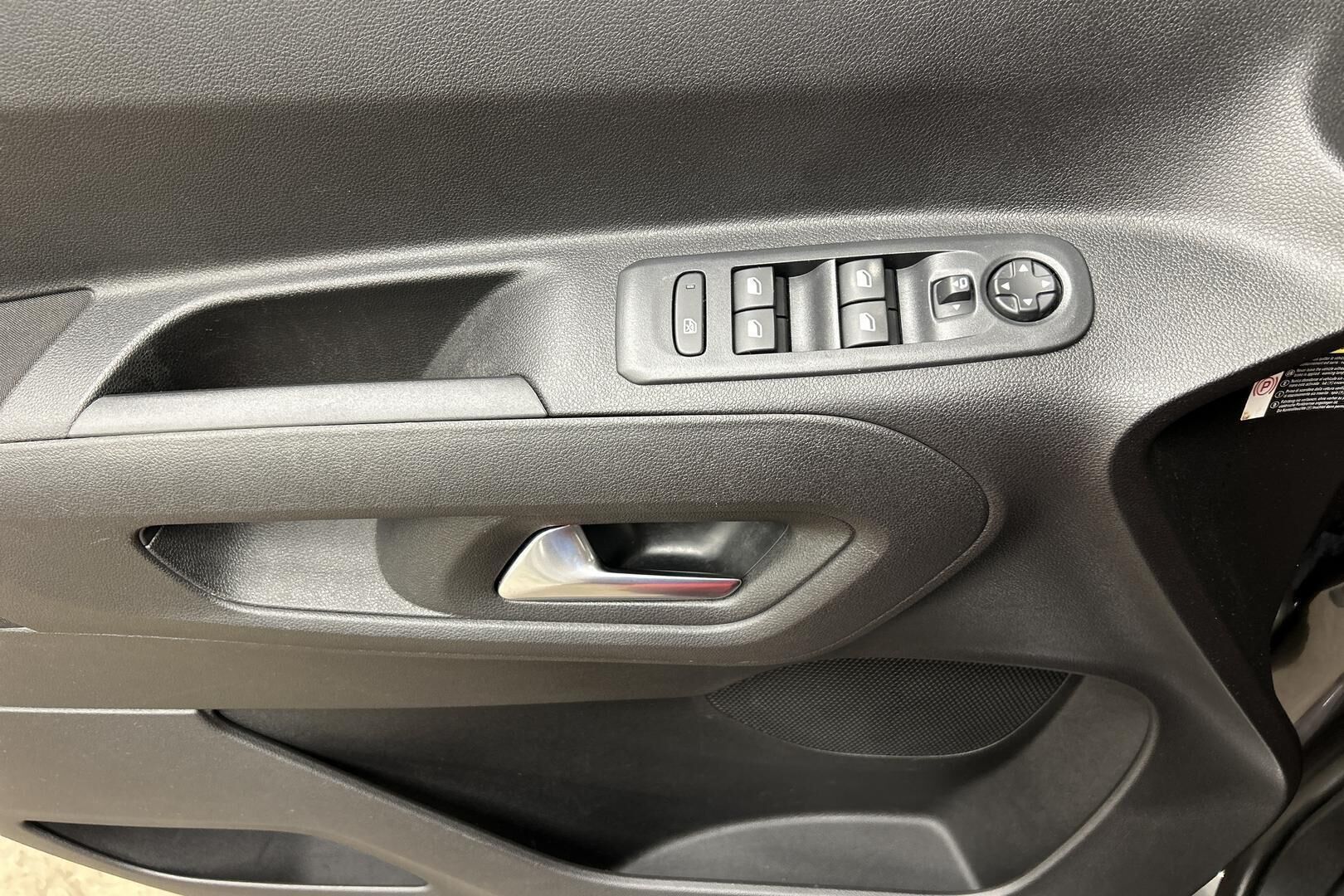 Opel Combo-e iso kuva 20
