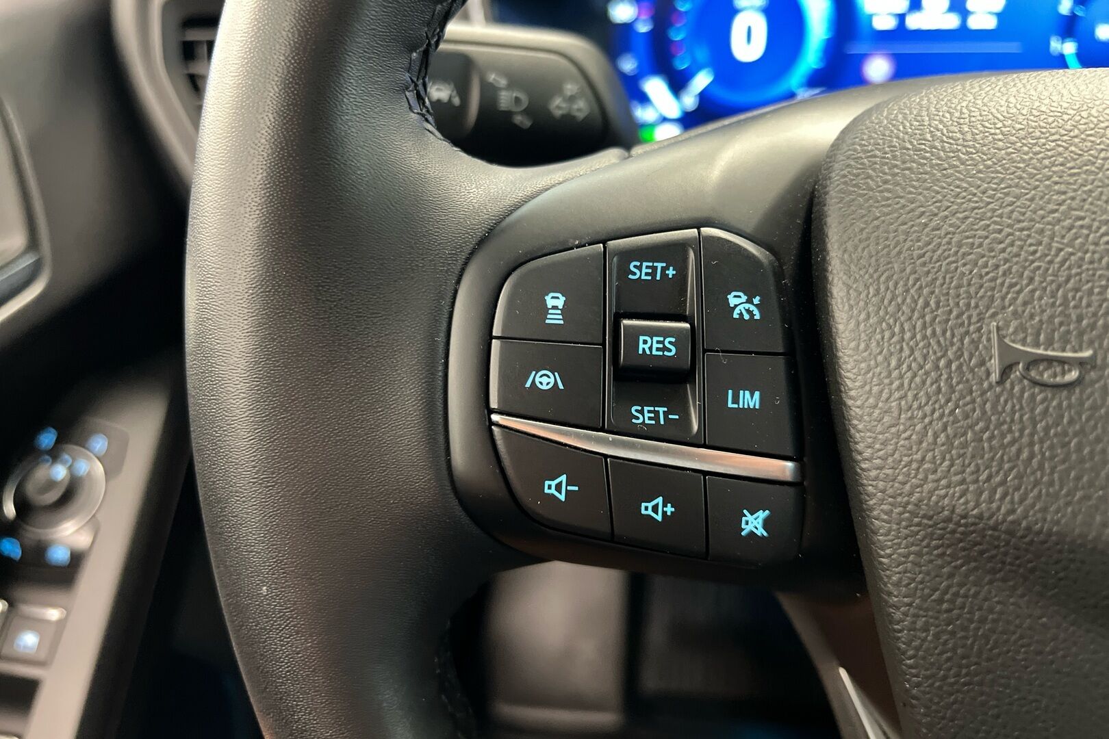 Ford Focus iso kuva 15