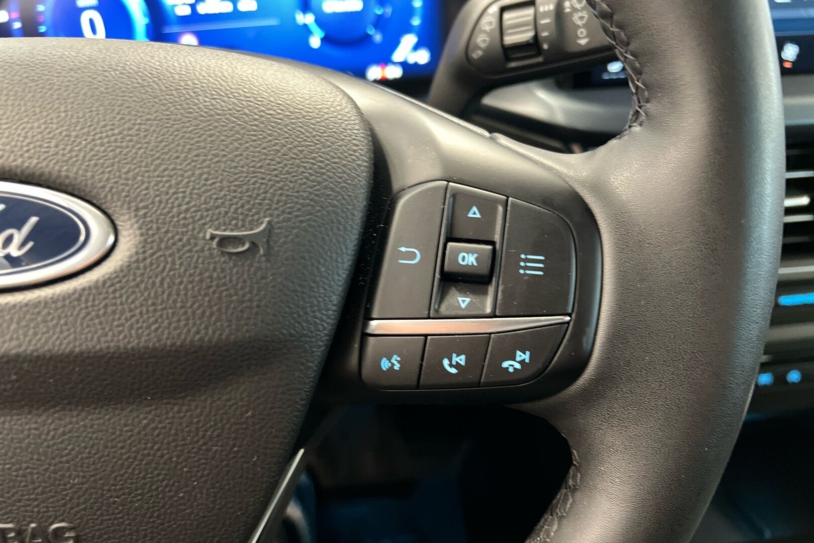 Ford Focus iso kuva 16
