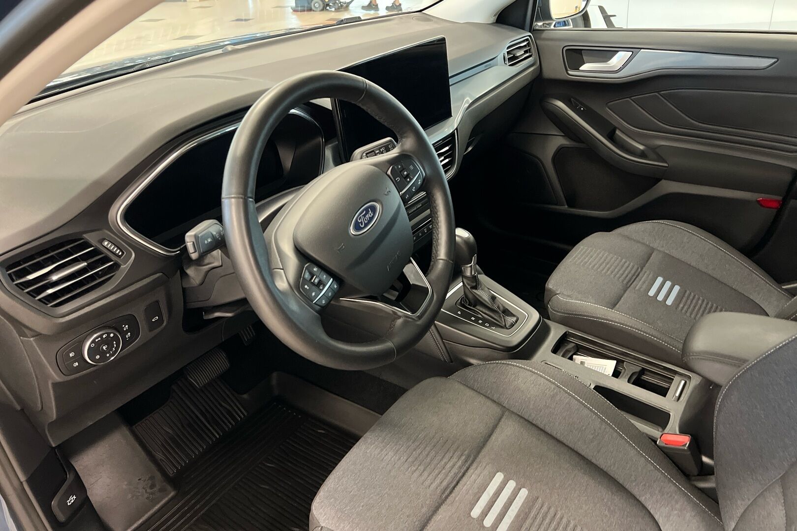 Ford Focus iso kuva 7