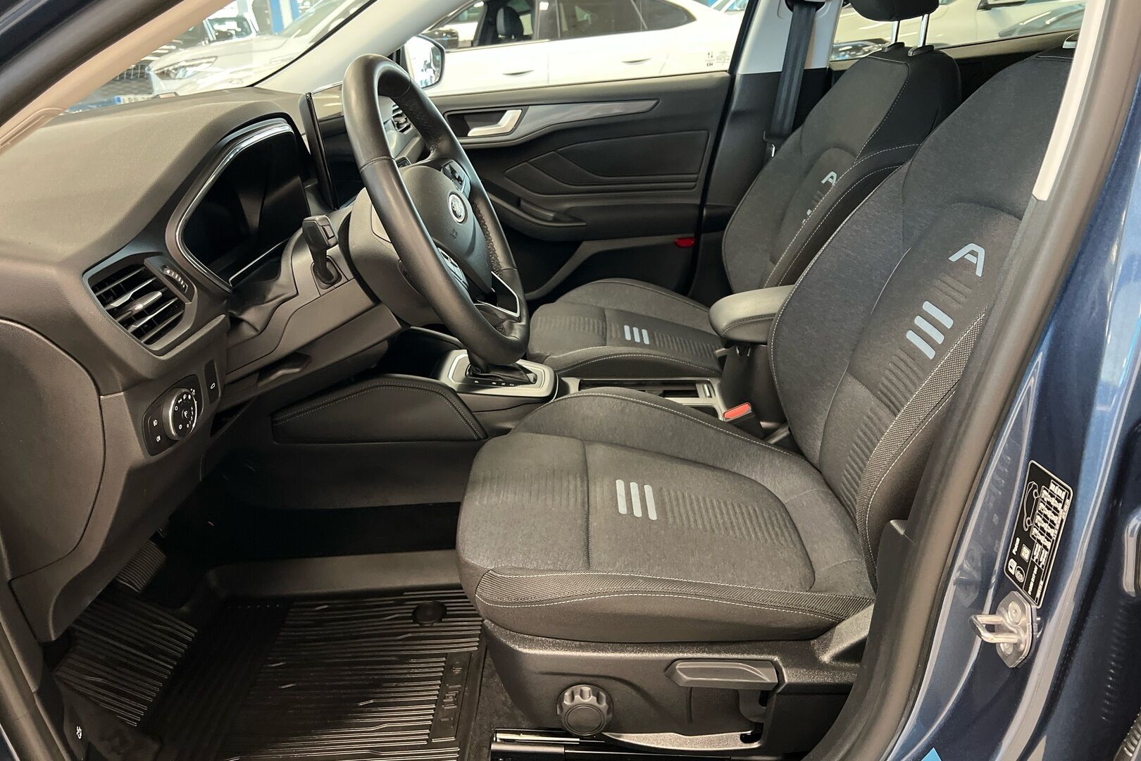 Ford Focus iso kuva 8