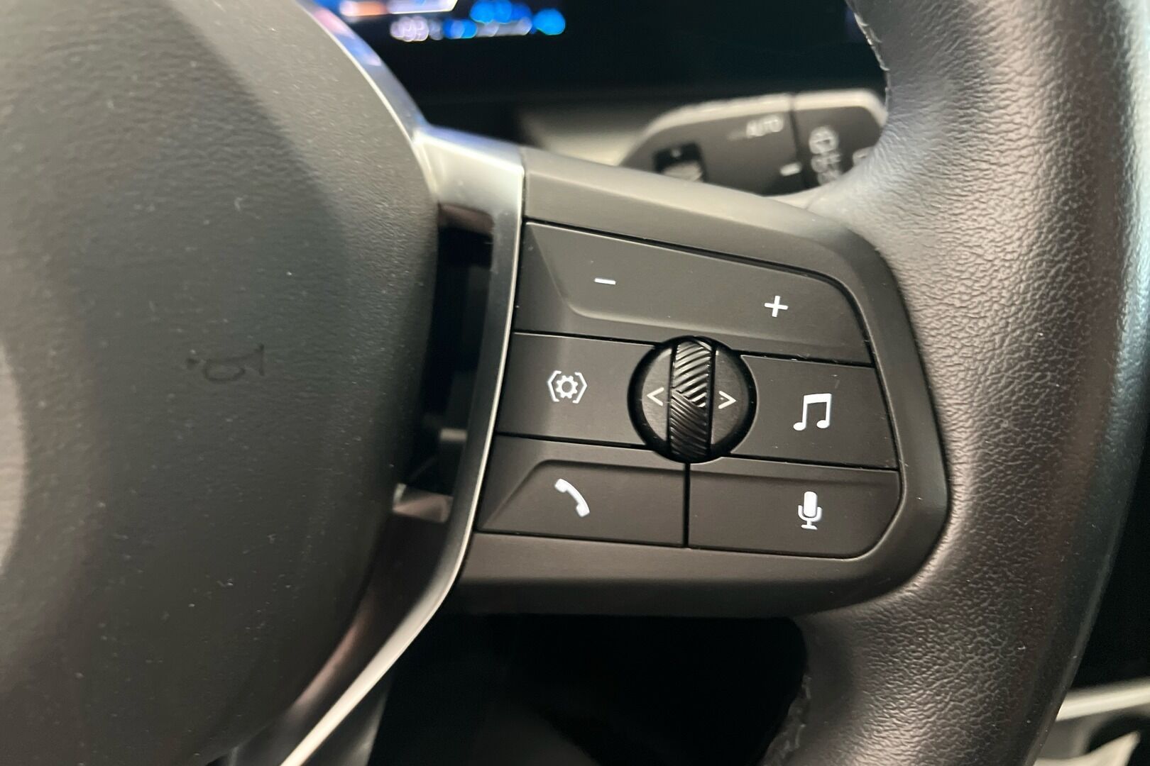 BMW X1 iso kuva 11