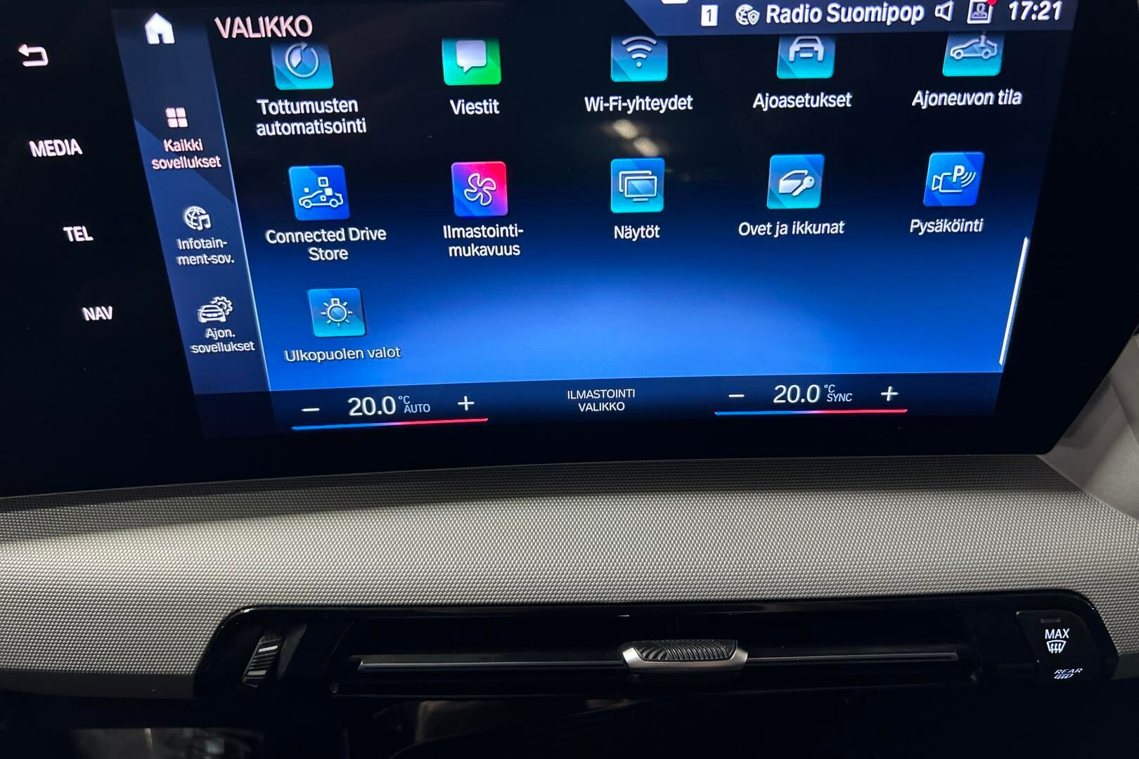 BMW X1 iso kuva 12