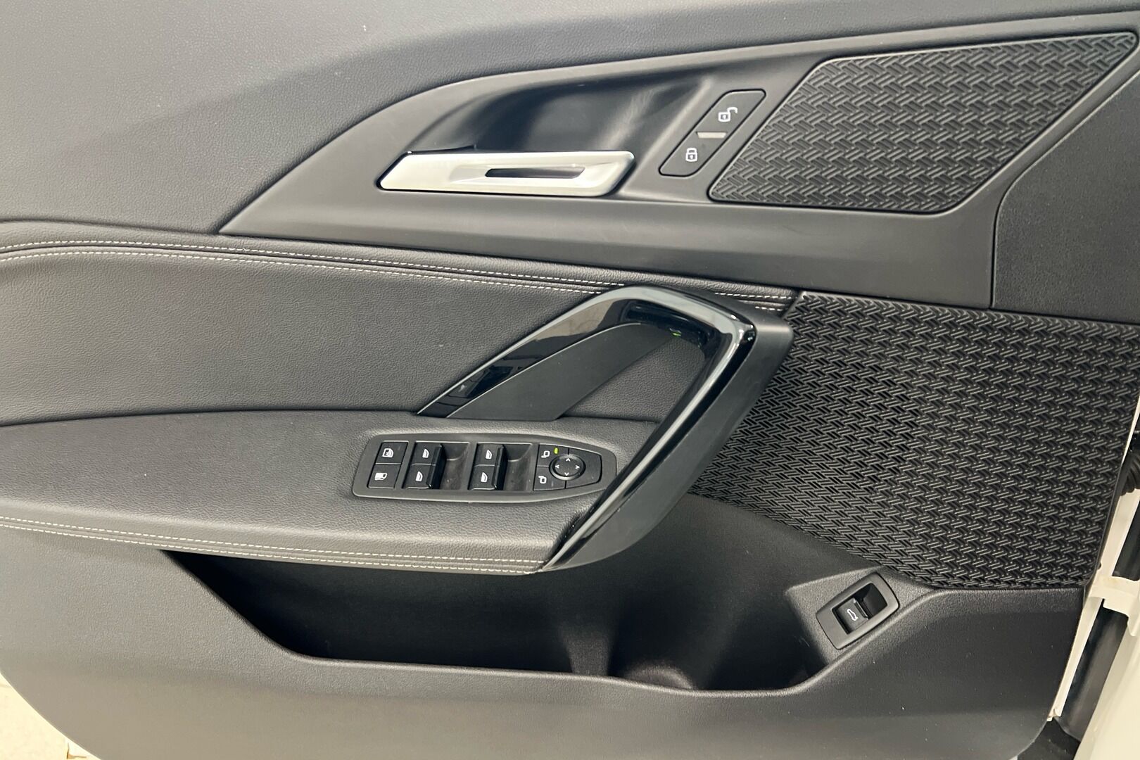 BMW X1 iso kuva 12