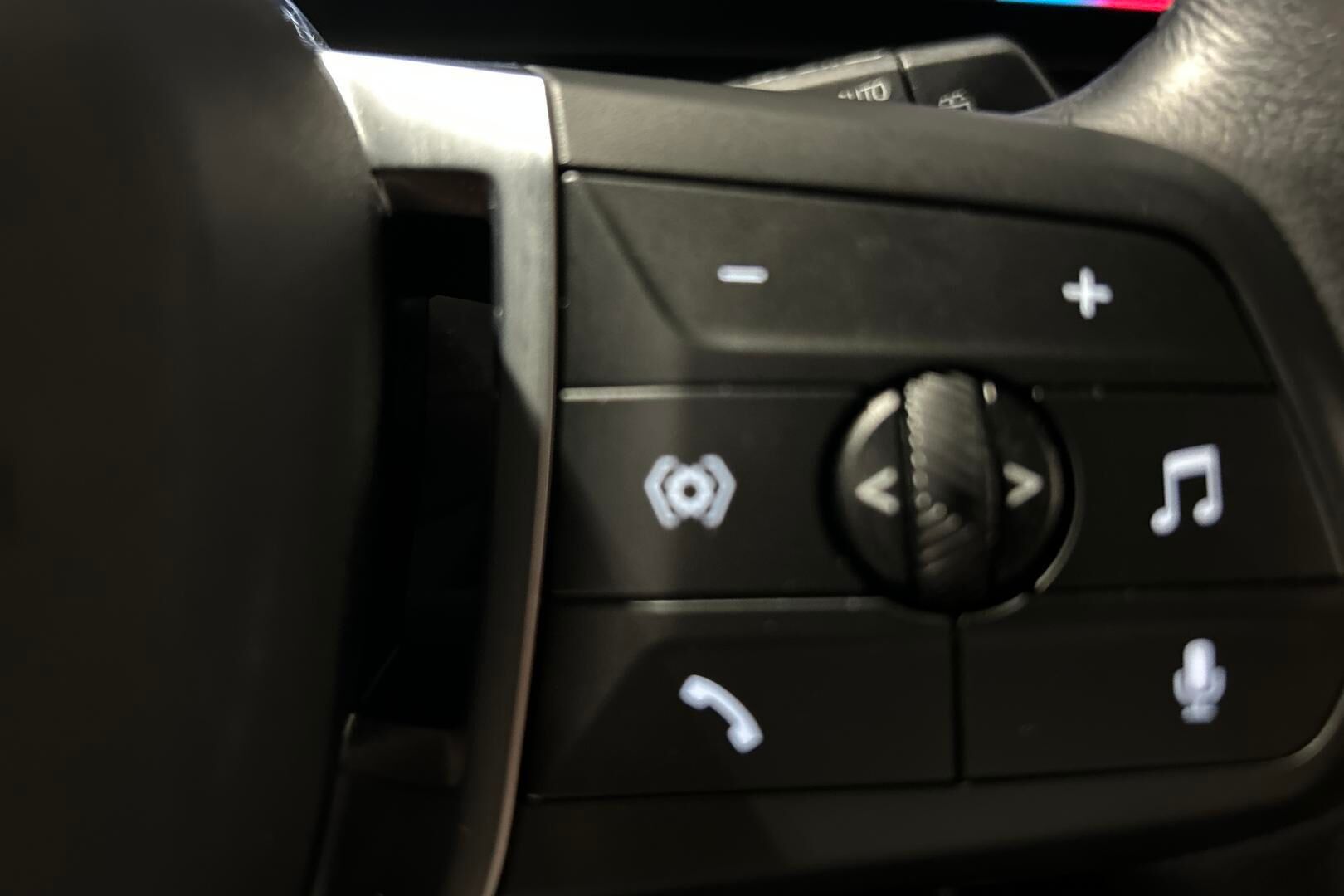BMW X1 iso kuva 16