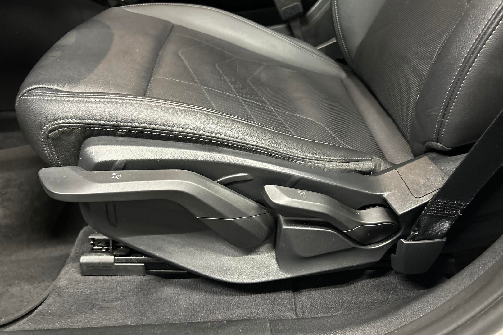 BMW X1 iso kuva 20