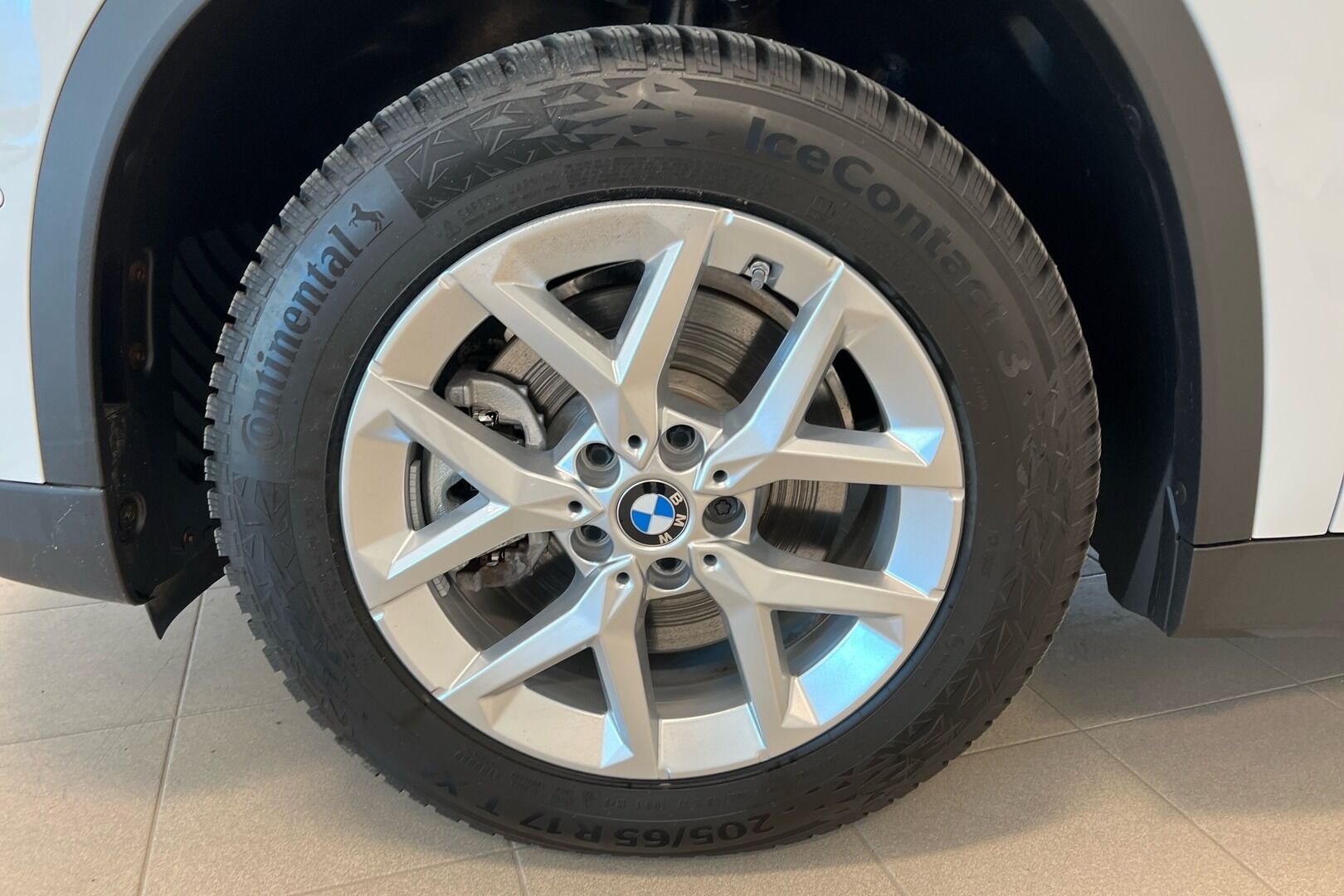 BMW X1 iso kuva 5
