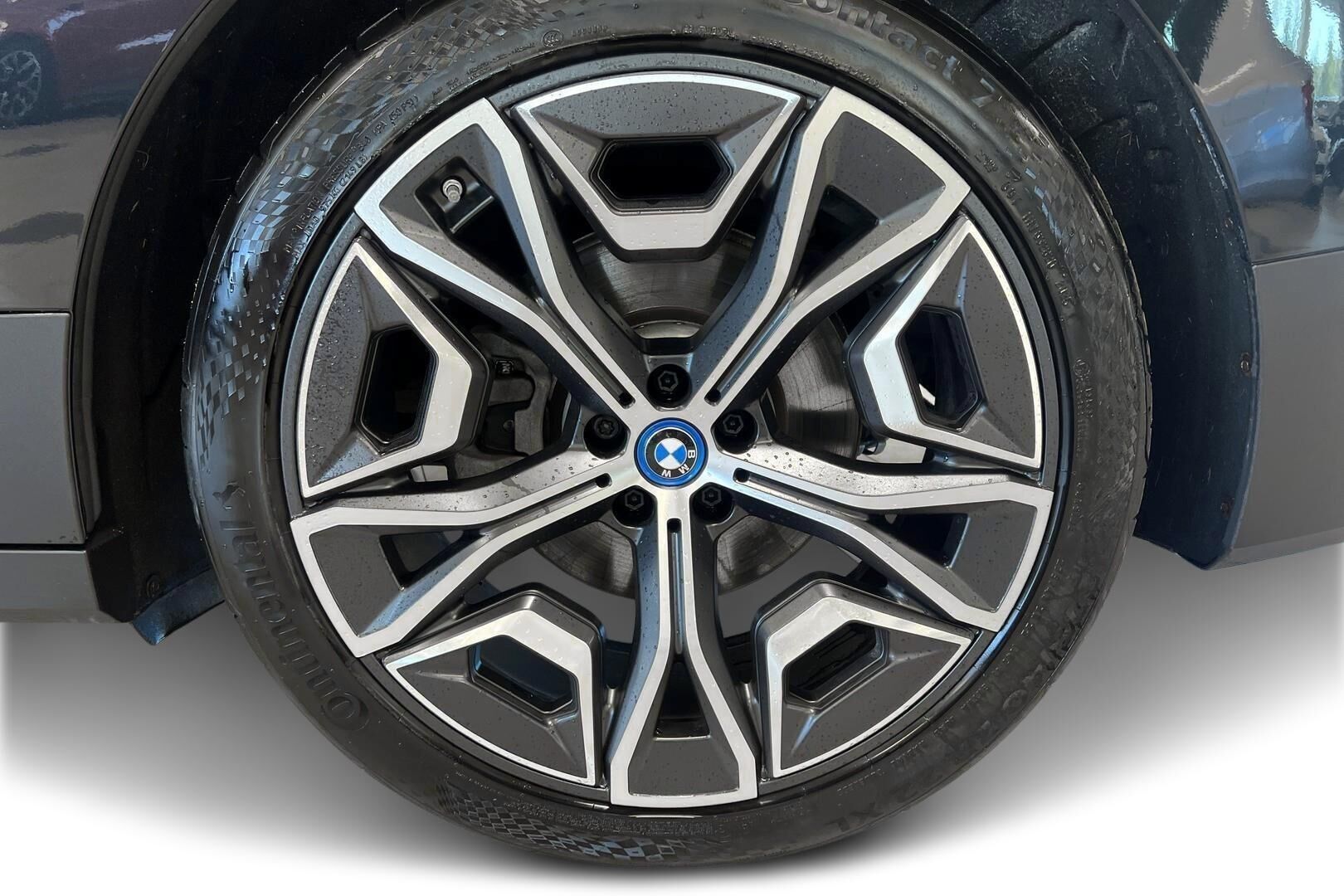 BMW iX iso kuva 8