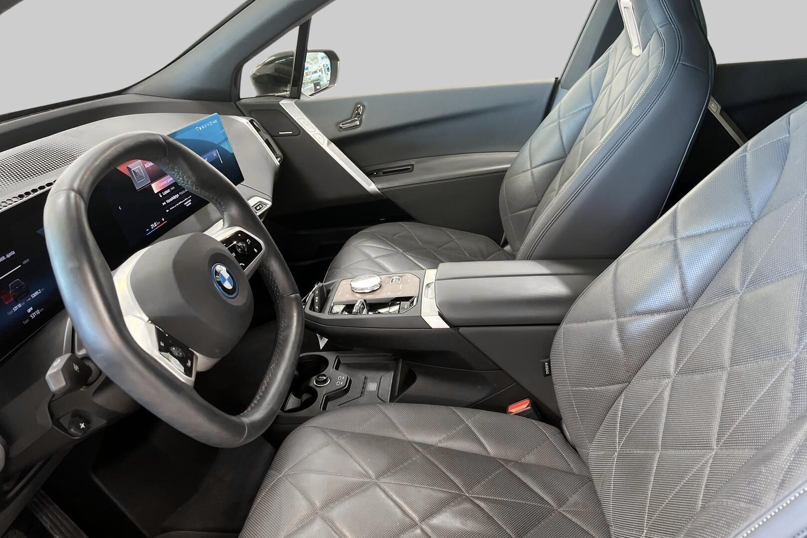 BMW iX iso kuva 15