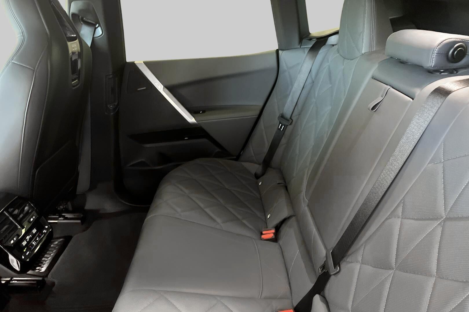 BMW iX iso kuva 16